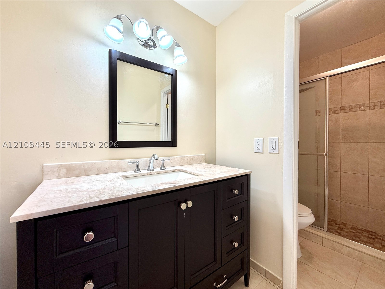 800 W 81st Pl, Hialeah FL 33014