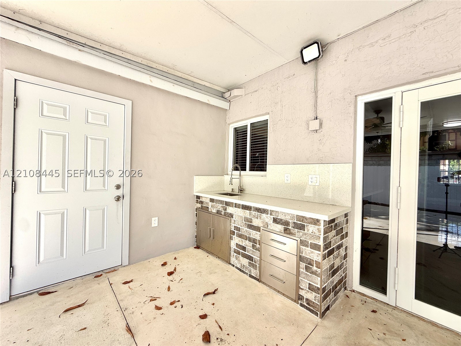 800 W 81st Pl, Hialeah FL 33014