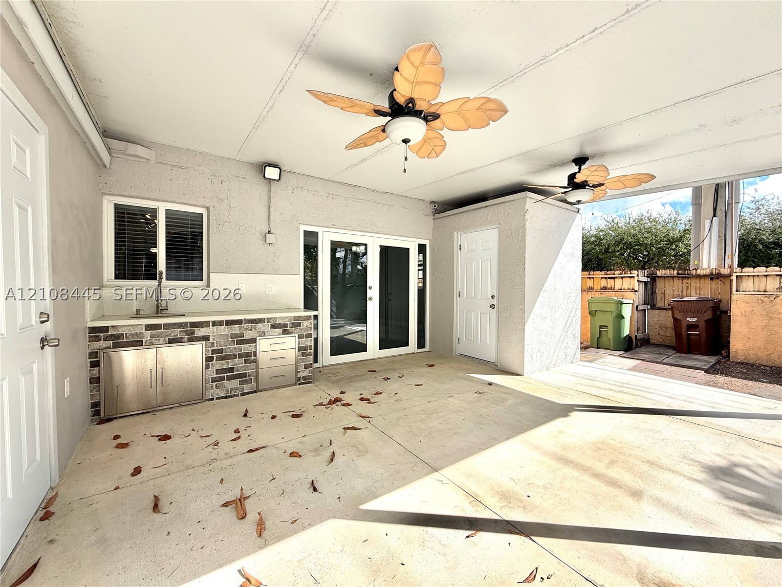 800 W 81st Pl, Hialeah FL 33014