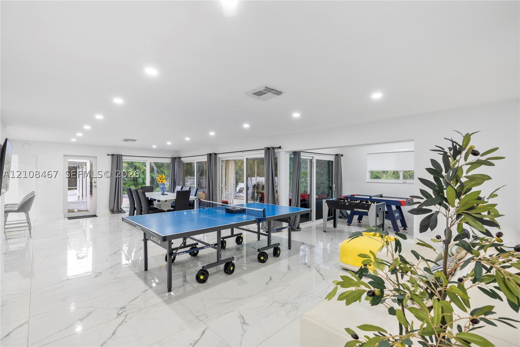 1247 Jackson St, Hollywood FL 33019
