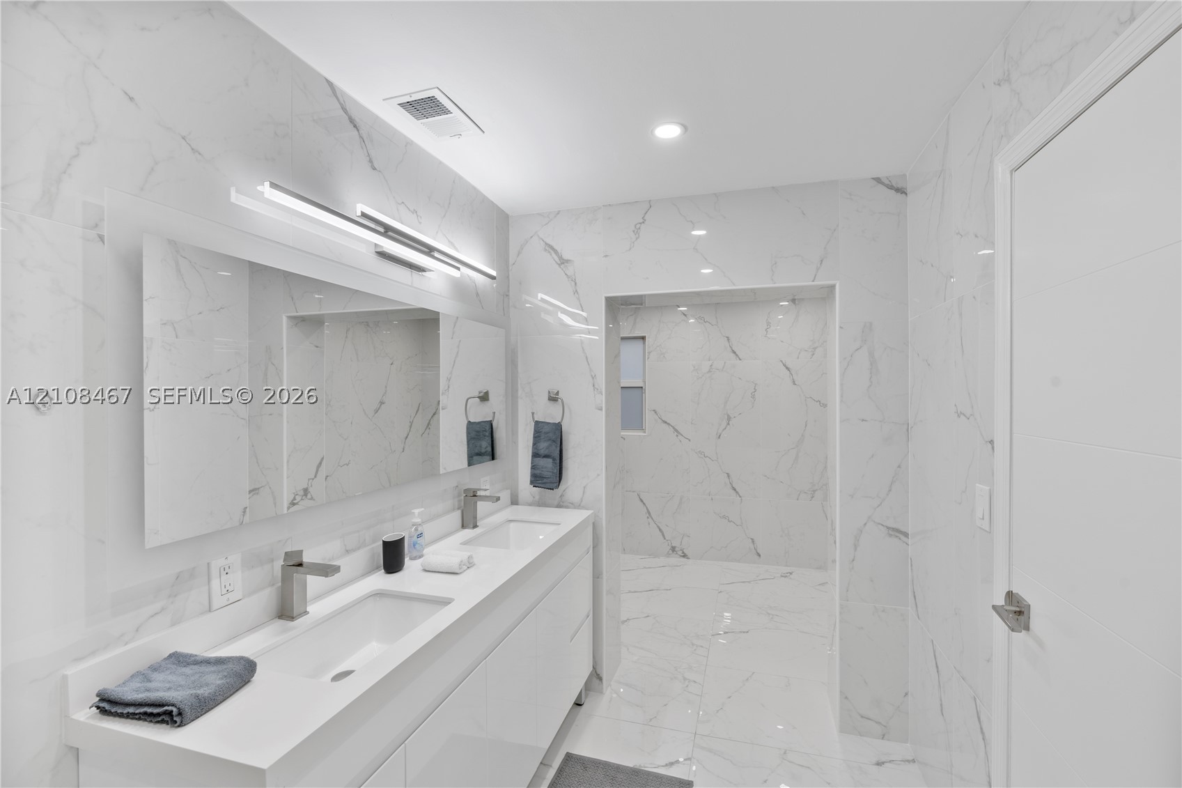 1247 Jackson St, Hollywood FL 33019