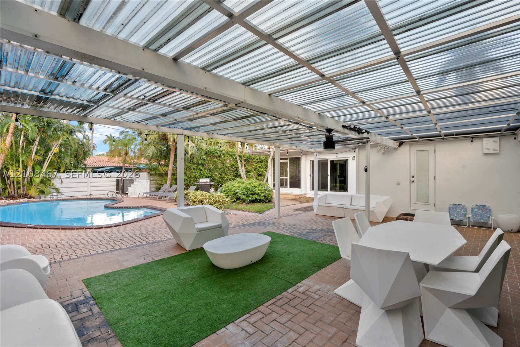 1247 Jackson St, Hollywood FL 33019