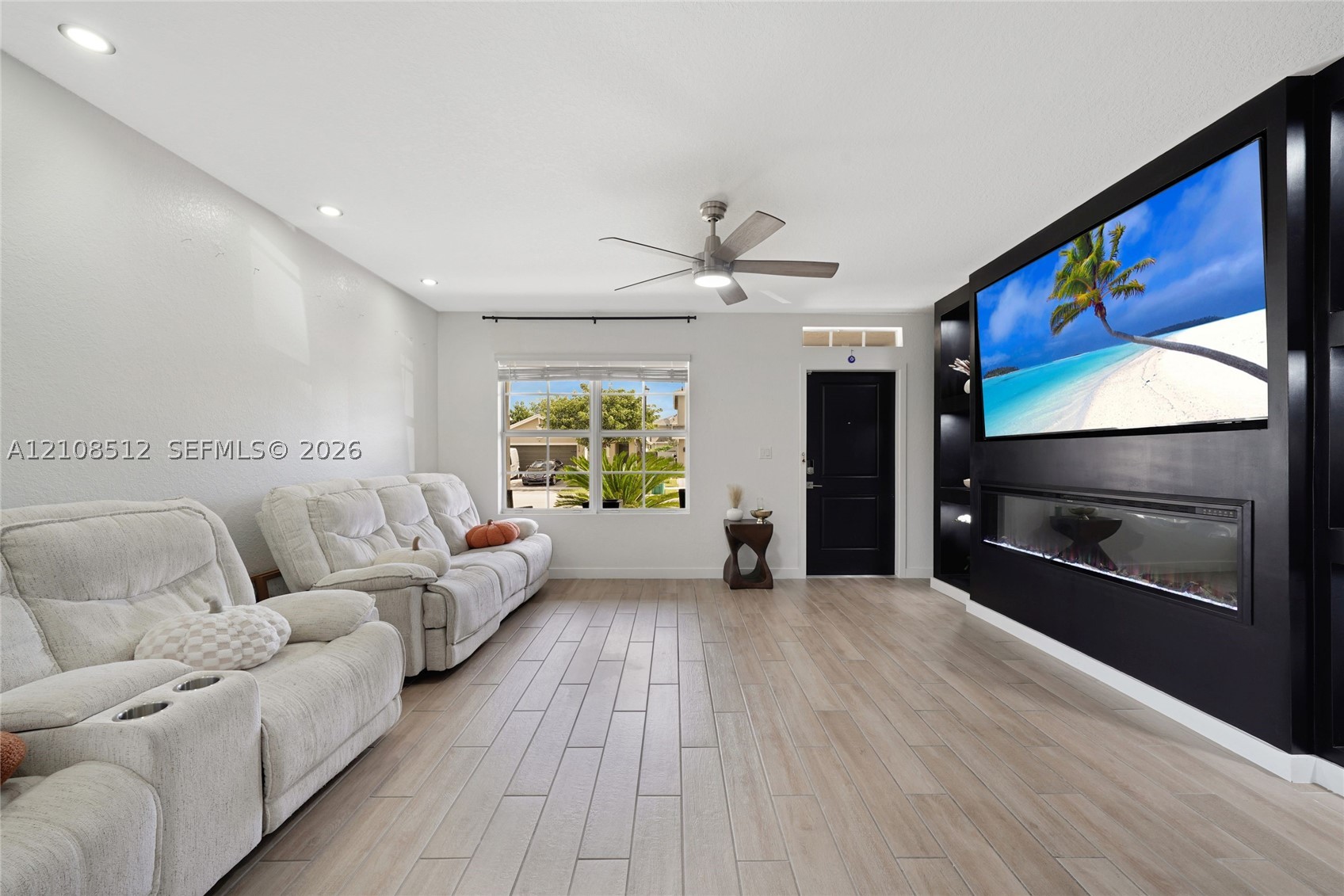 572 NE 6th Pl, Homestead FL 33034