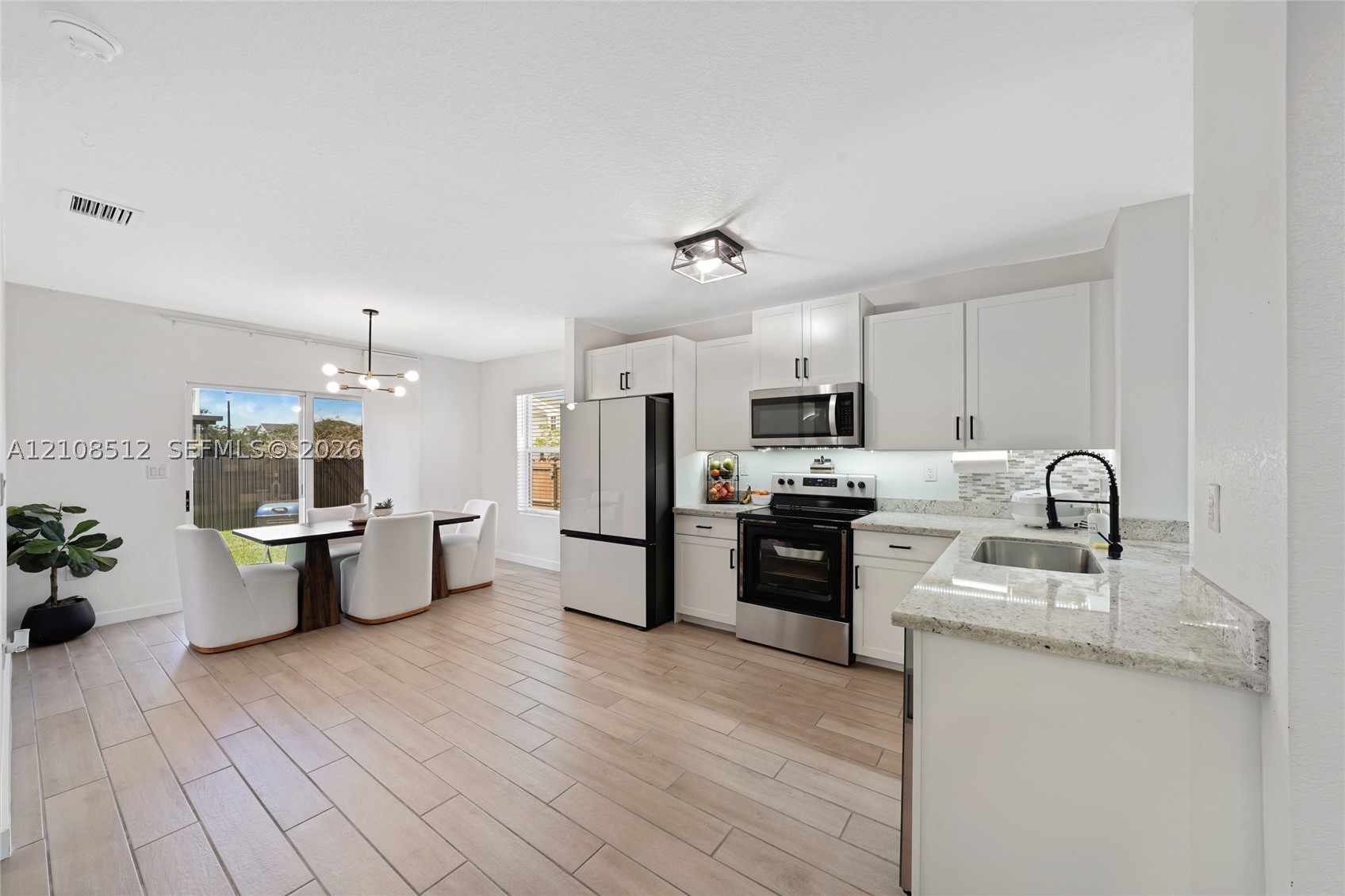 572 NE 6th Pl, Homestead FL 33034