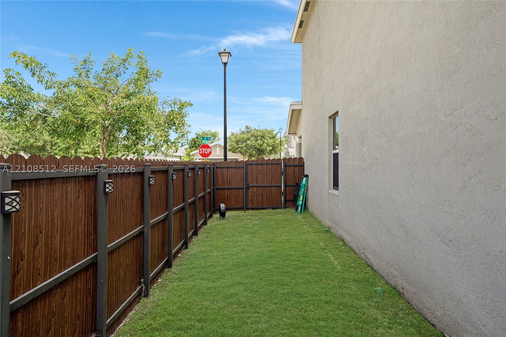 572 NE 6th Pl, Homestead FL 33034