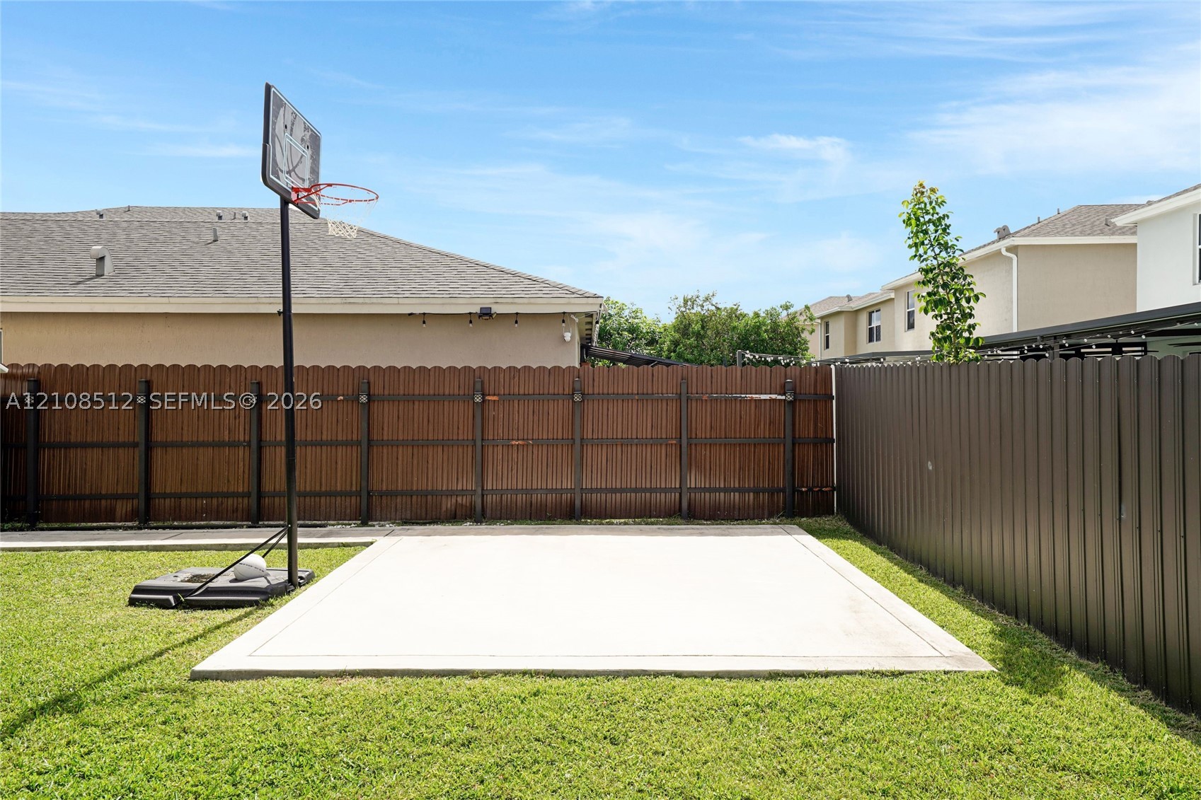 572 NE 6th Pl, Homestead FL 33034