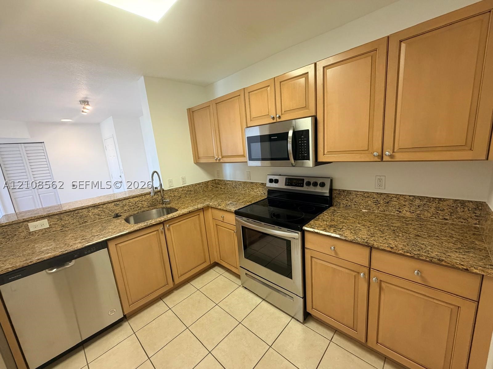 529 E Sheridan St #305, Dania Beach FL 33004