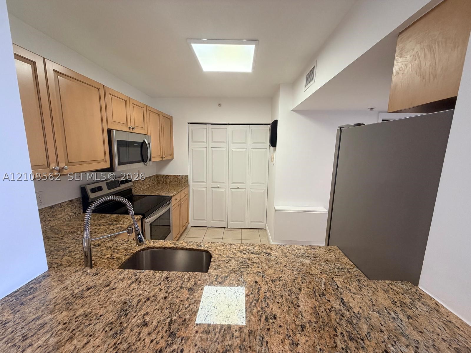 529 E Sheridan St #305, Dania Beach FL 33004