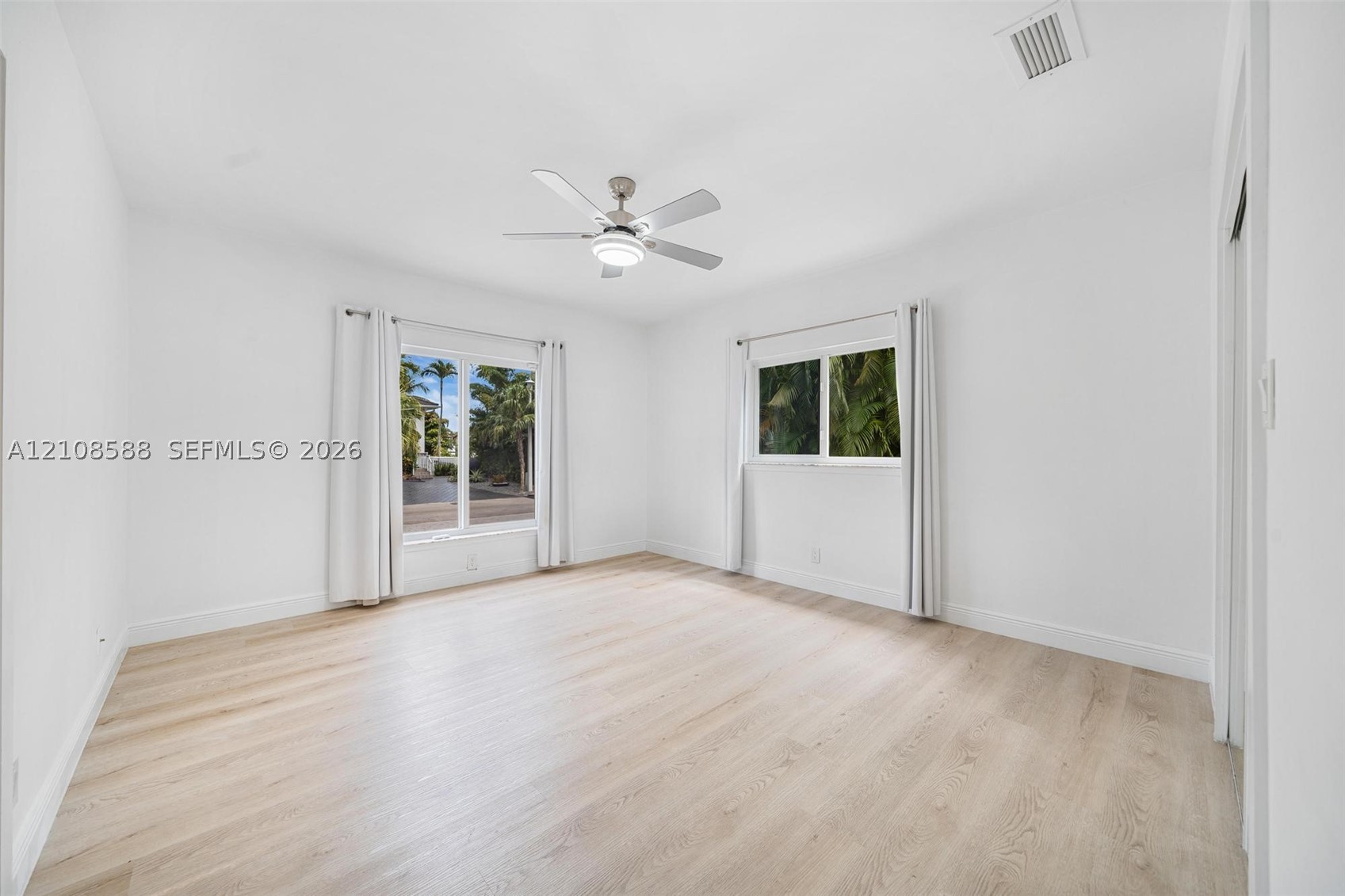 7730 Beachview Dr, North Bay Village FL 33141