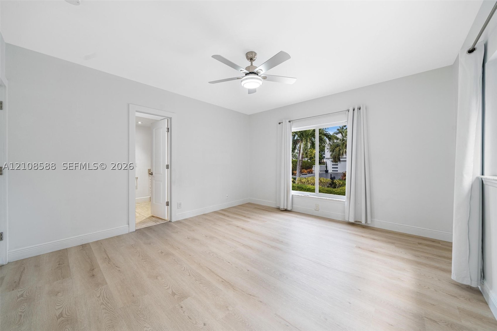 7730 Beachview Dr, North Bay Village FL 33141