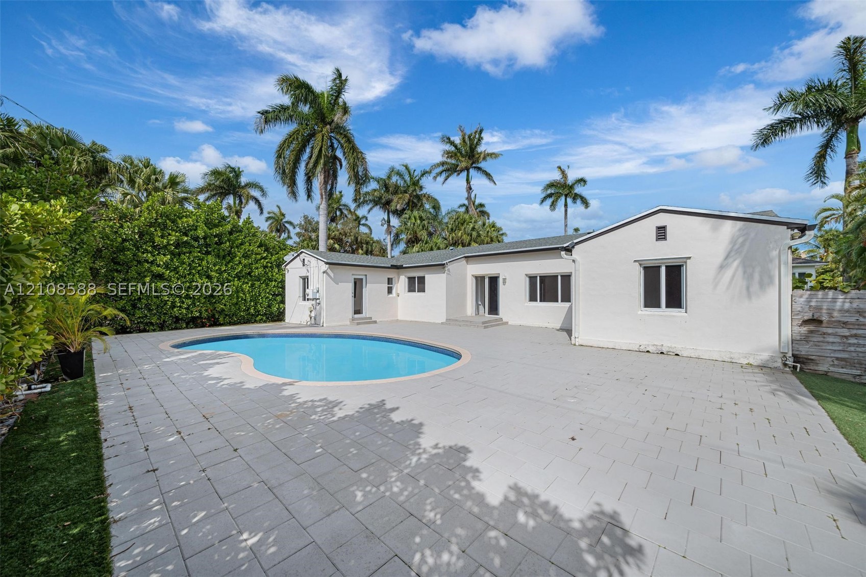 7730 Beachview Dr, North Bay Village FL 33141