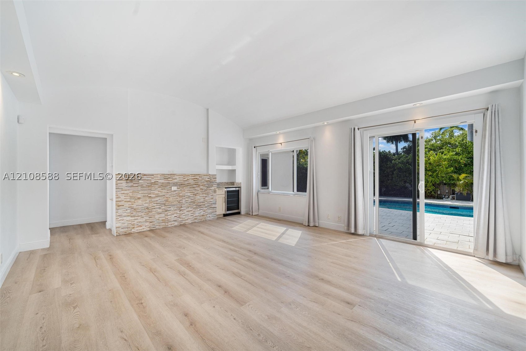 7730 Beachview Dr, North Bay Village FL 33141