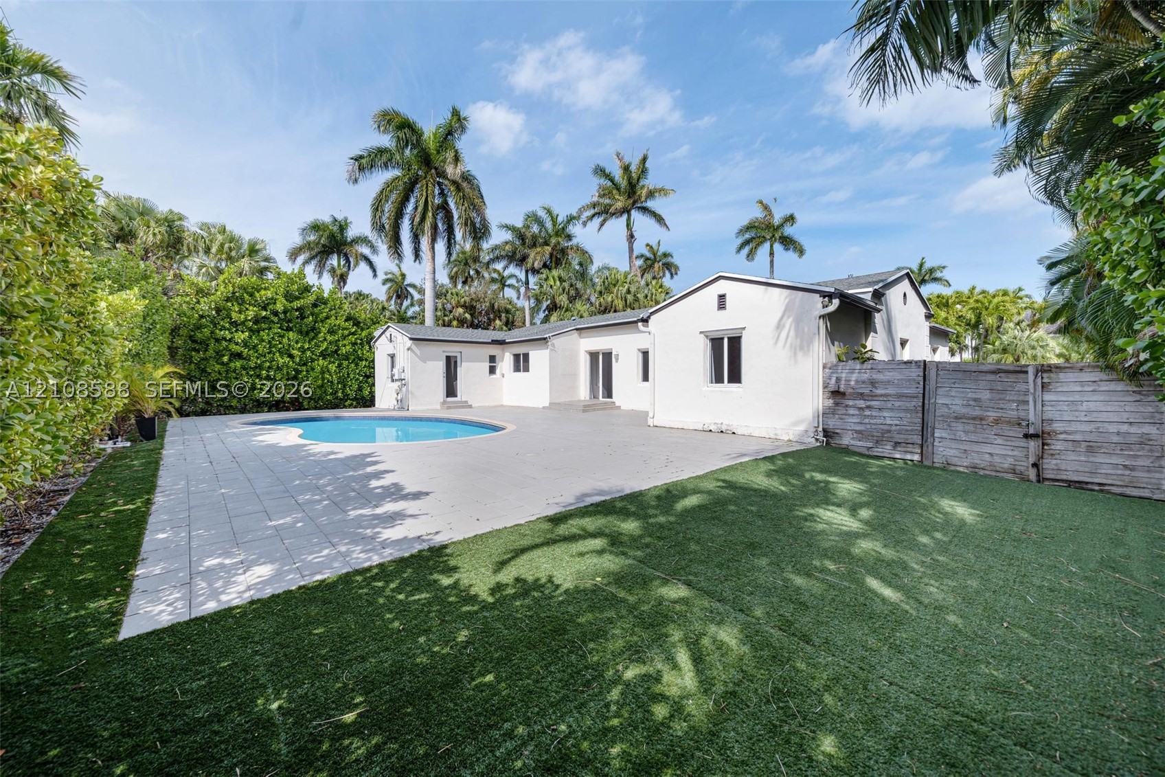 7730 Beachview Dr, North Bay Village FL 33141