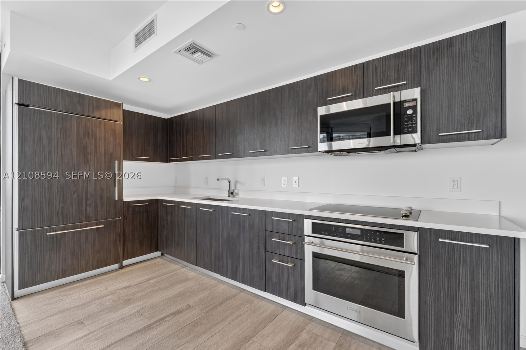 45 SW 9th St #2206, Miami FL 33130