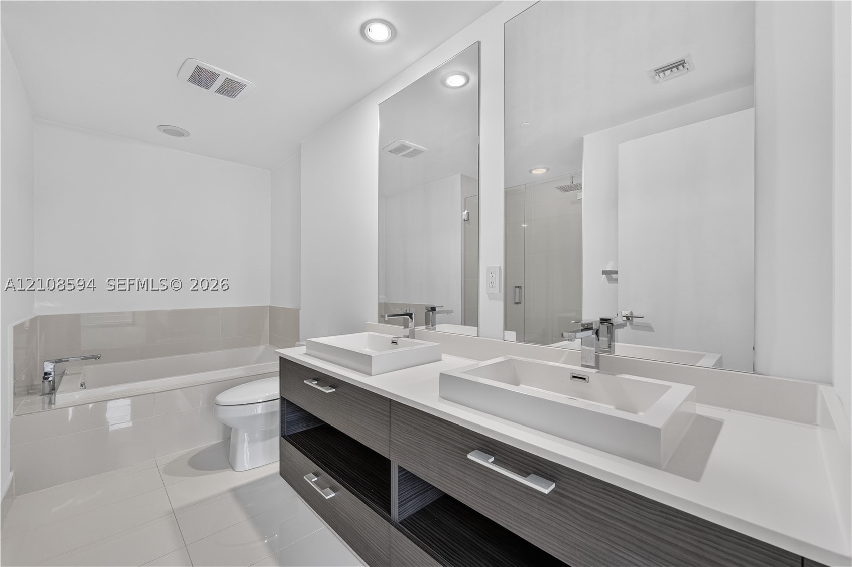 45 SW 9th St #2206, Miami FL 33130