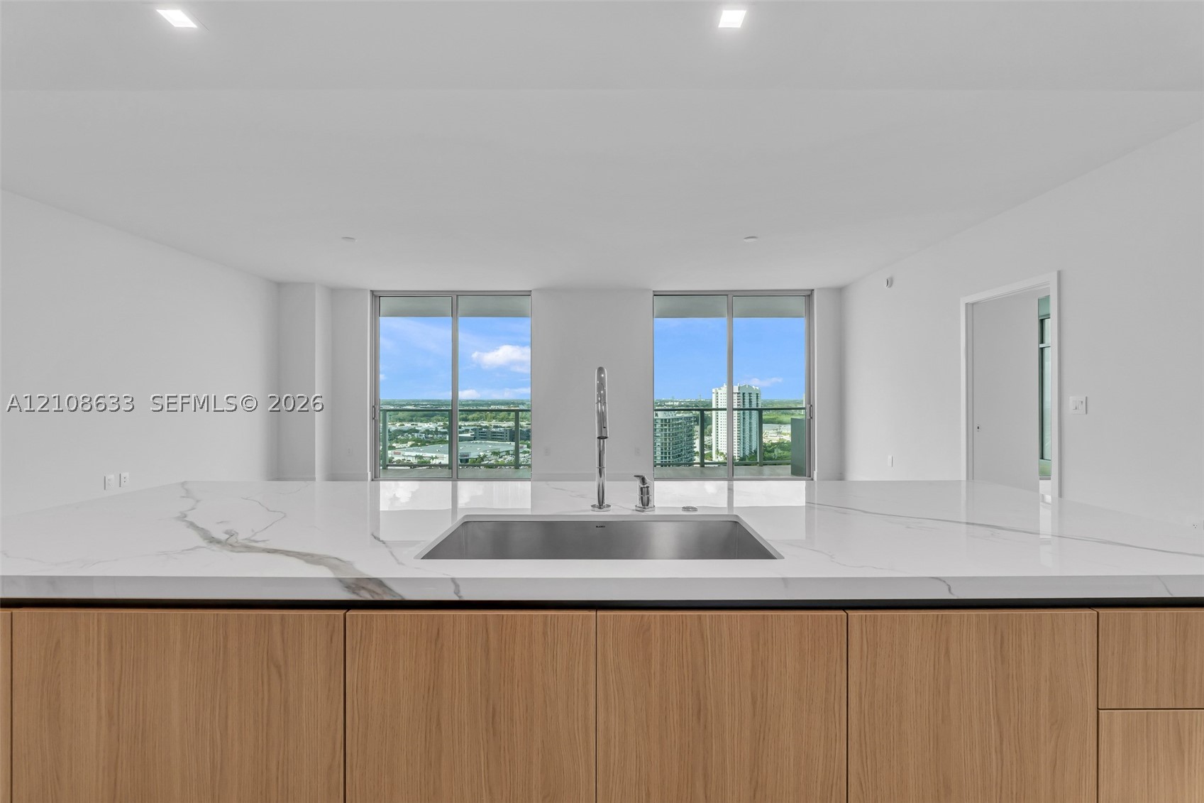 2411 Laguna Circle #2209+DEN, North Miami FL 33181