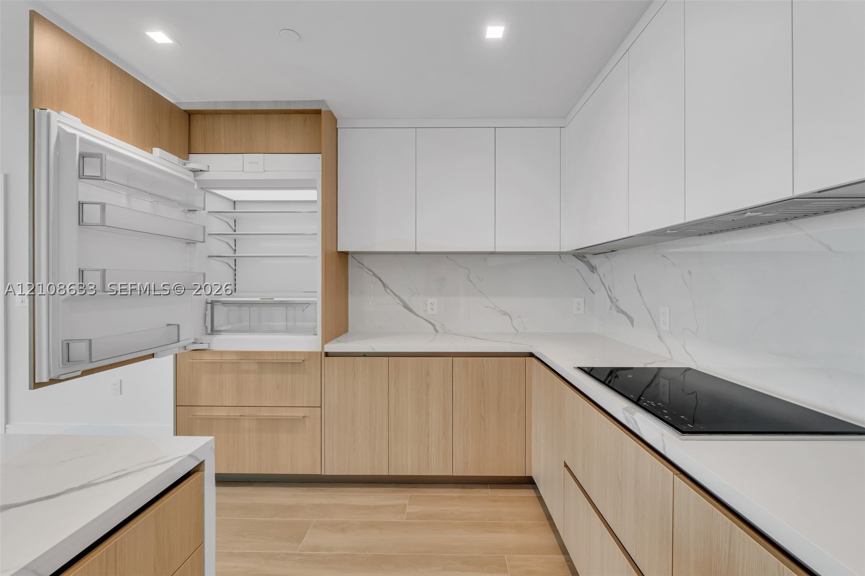 2411 Laguna Circle #2209+DEN, North Miami FL 33181