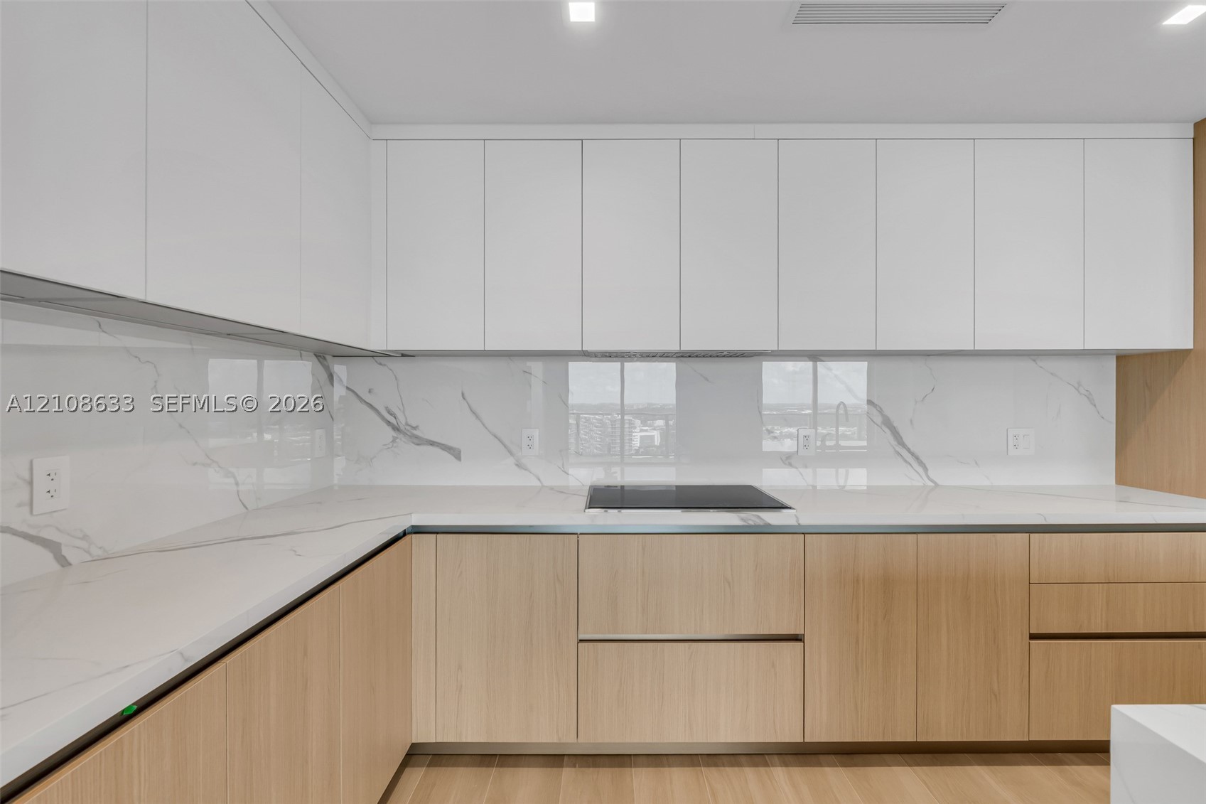 2411 Laguna Circle #2209+DEN, North Miami FL 33181