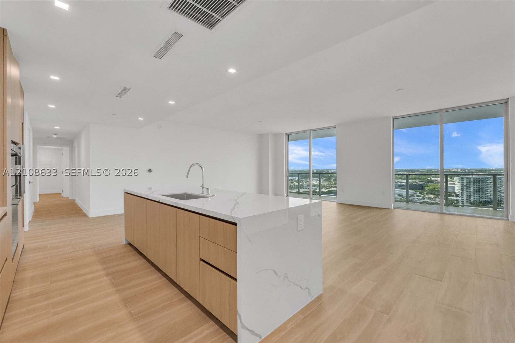 2411 Laguna Circle #2209+DEN, North Miami FL 33181