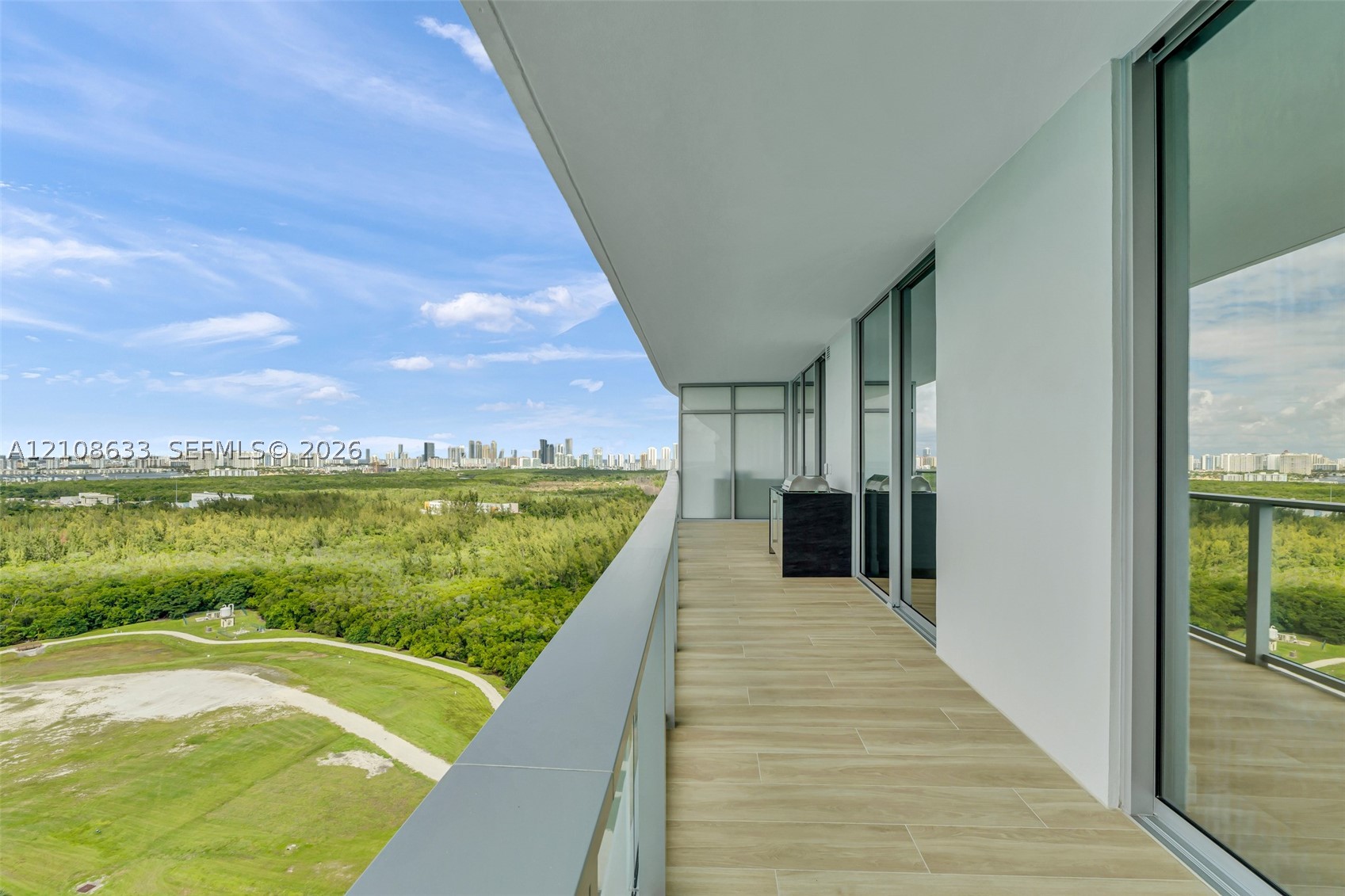 2411 Laguna Circle #2209+DEN, North Miami FL 33181