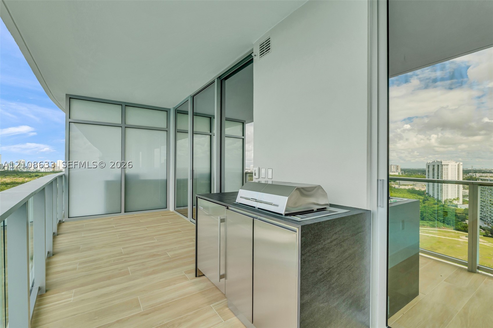 2411 Laguna Circle #2209+DEN, North Miami FL 33181