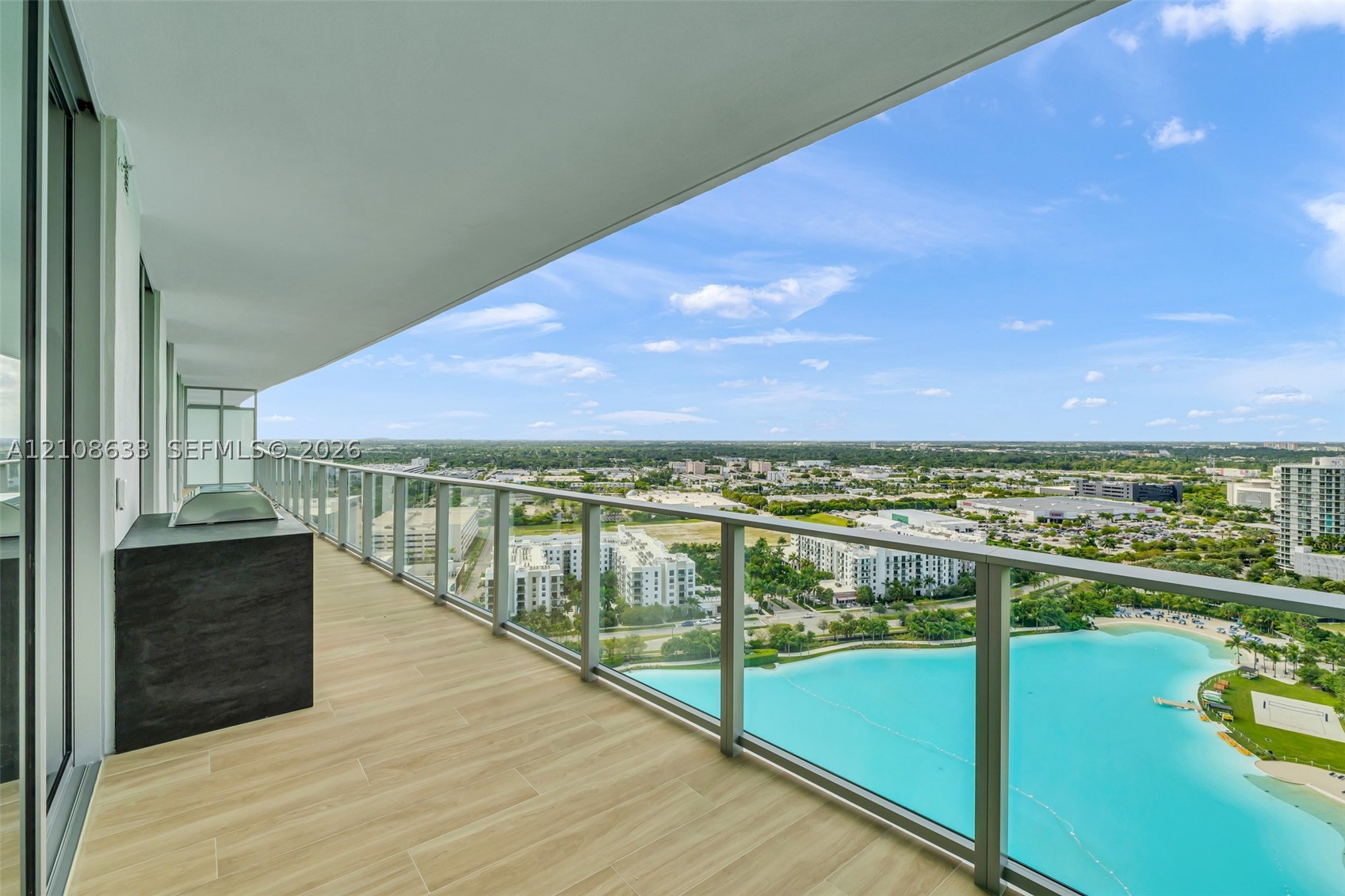 2411 Laguna Circle #2209+DEN, North Miami FL 33181