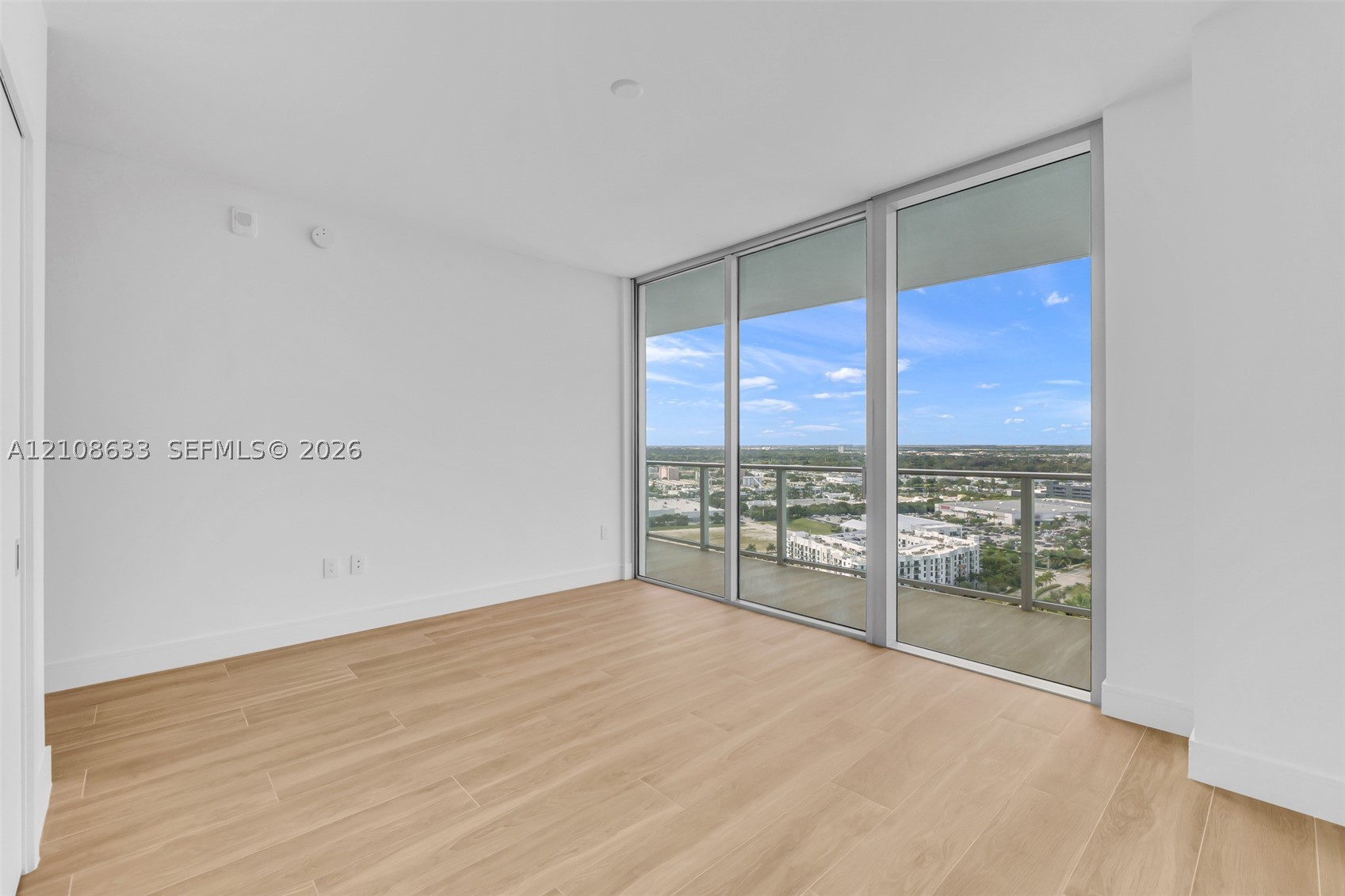 2411 Laguna Circle #2209+DEN, North Miami FL 33181