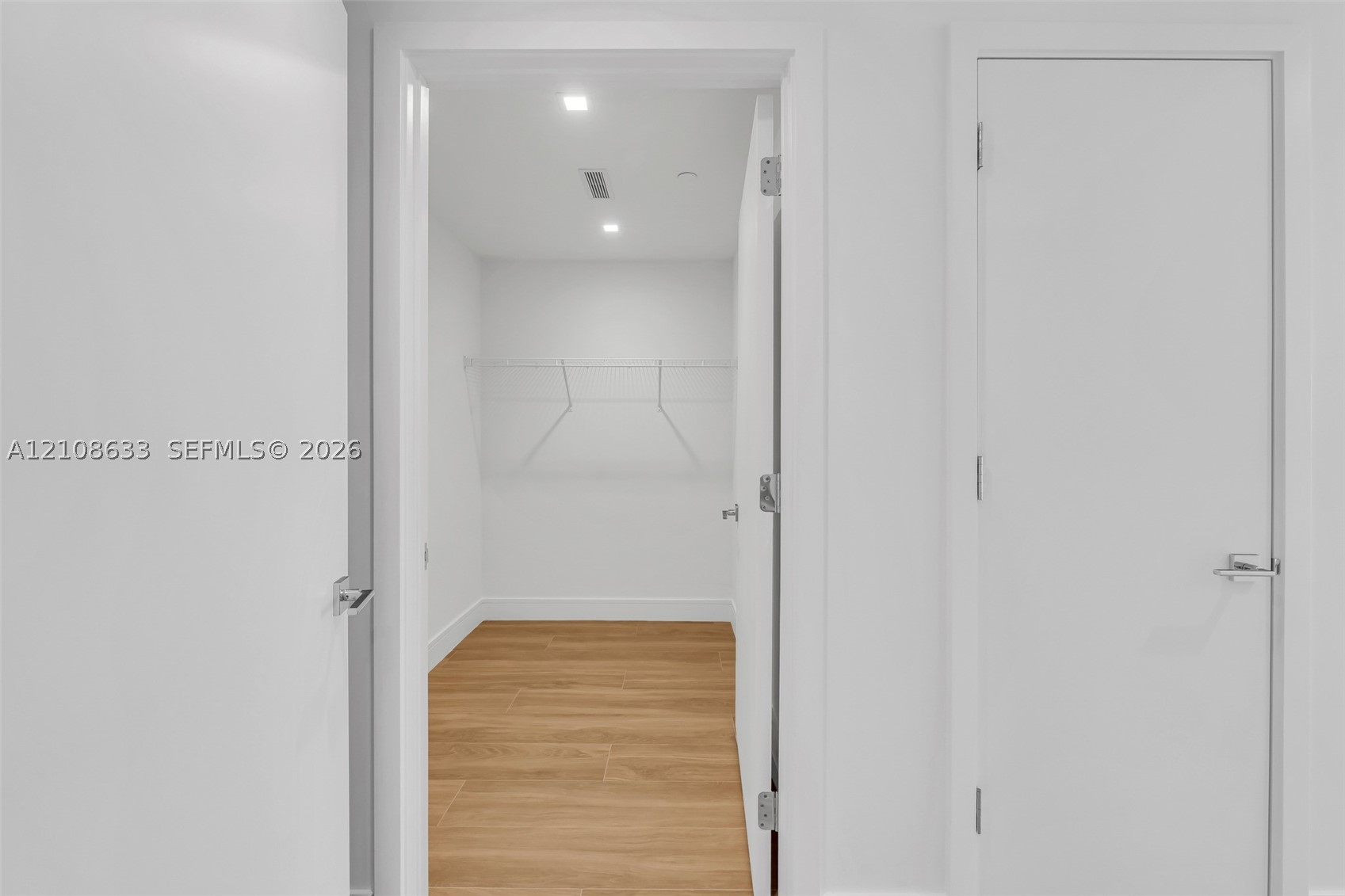 2411 Laguna Circle #2209+DEN, North Miami FL 33181