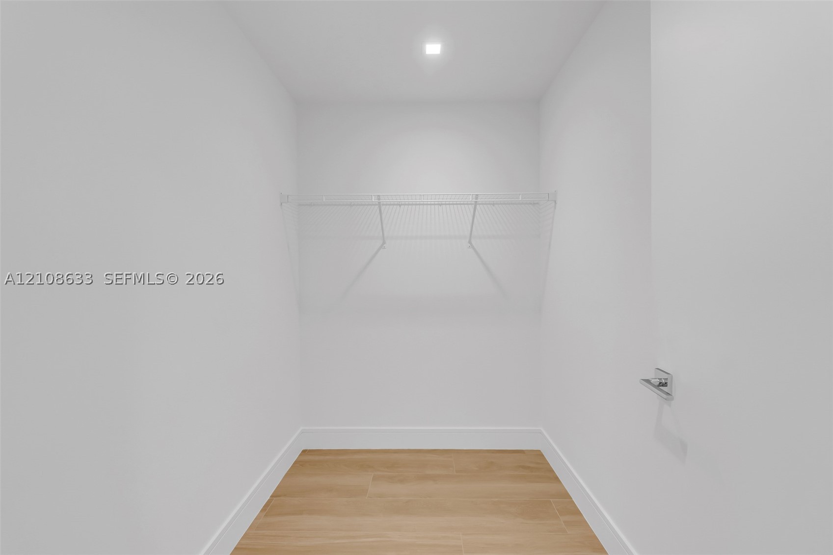 2411 Laguna Circle #2209+DEN, North Miami FL 33181