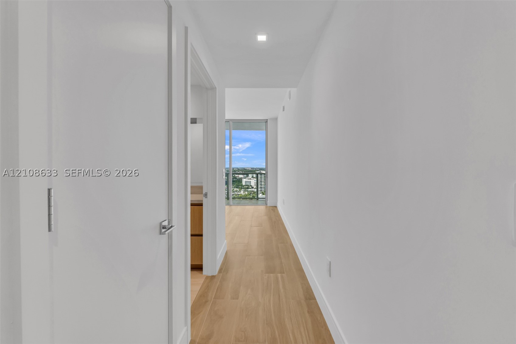 2411 Laguna Circle #2209+DEN, North Miami FL 33181