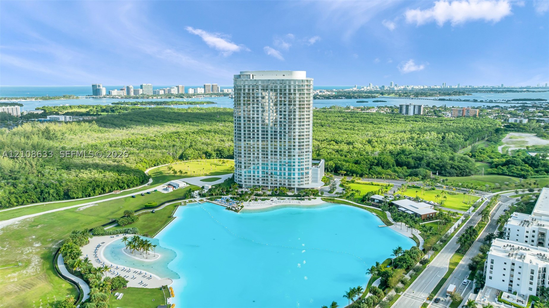 2411 Laguna Circle #2209+DEN, North Miami FL 33181