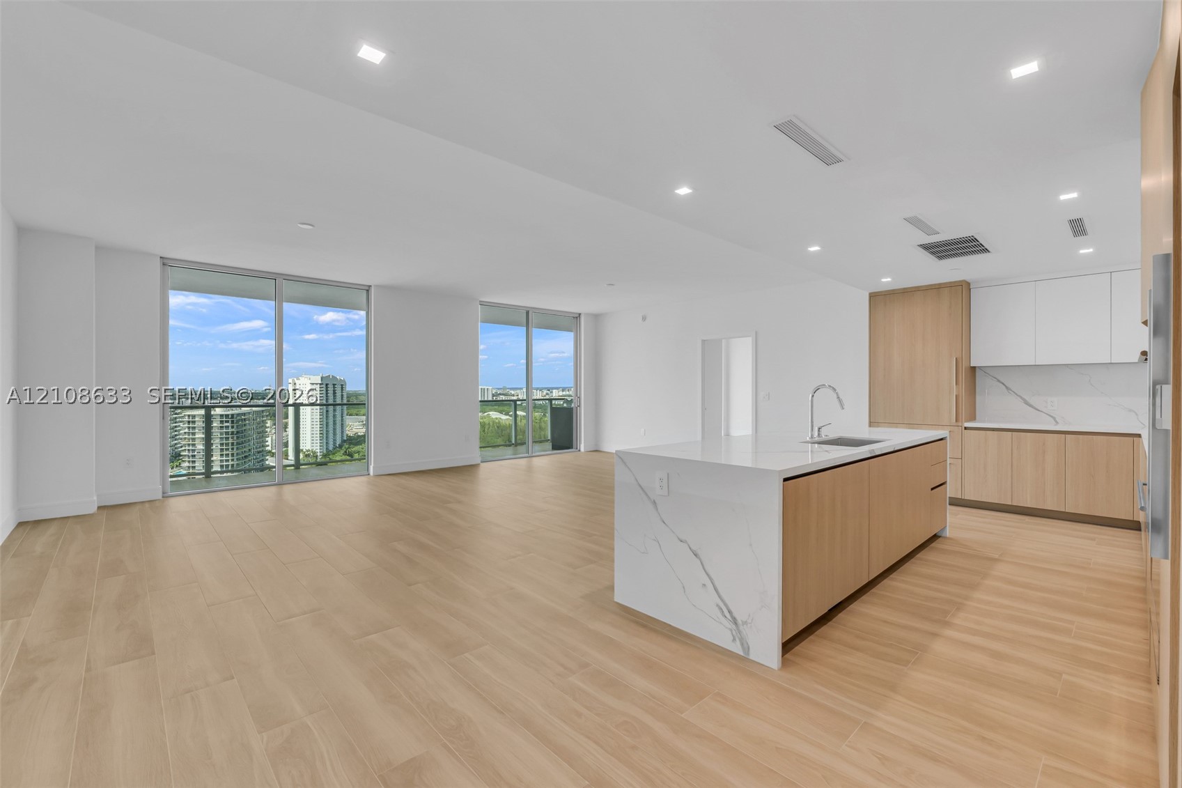 2411 Laguna Circle #2209+DEN, North Miami FL 33181