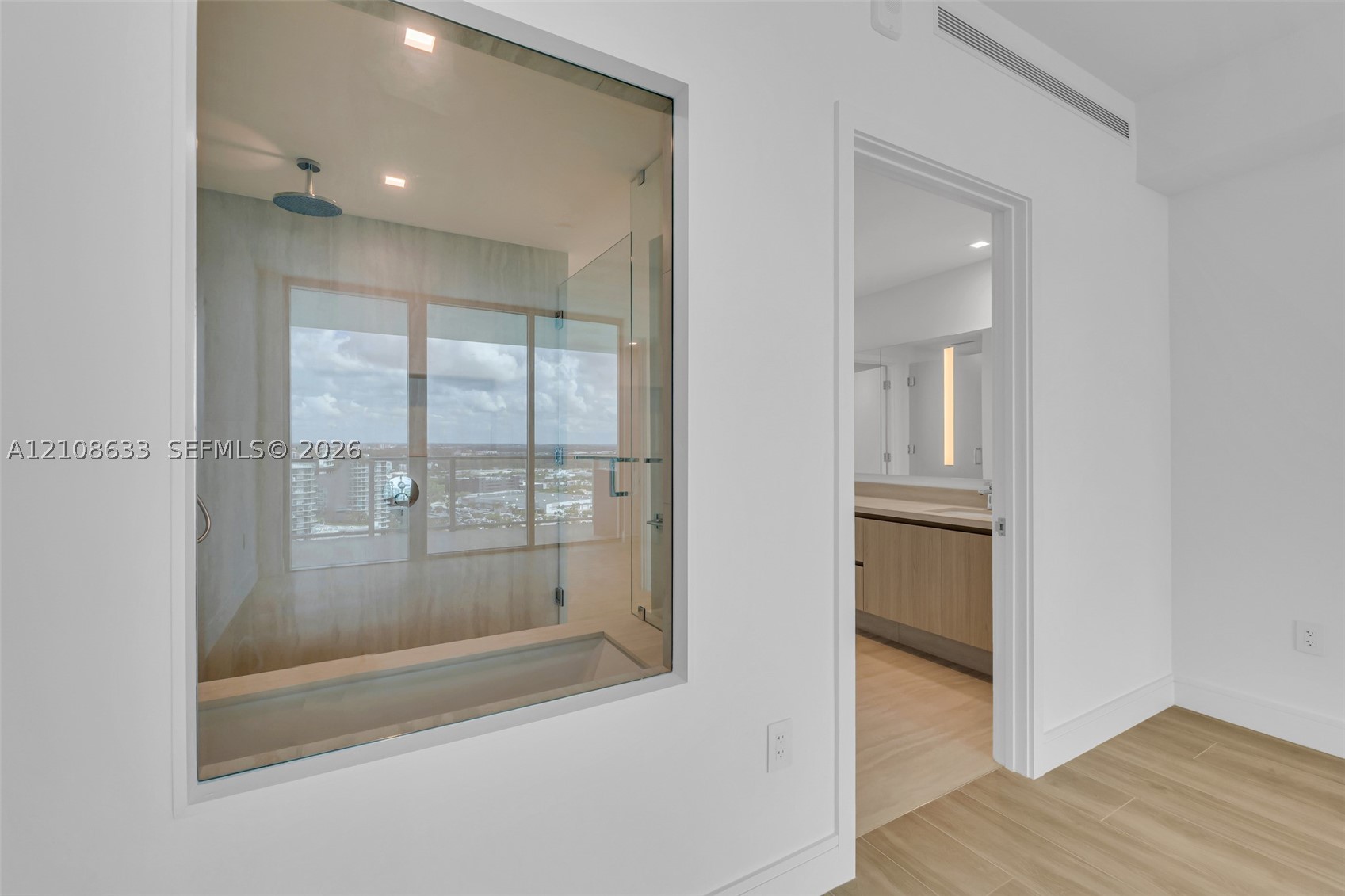 2411 Laguna Circle #2209+DEN, North Miami FL 33181