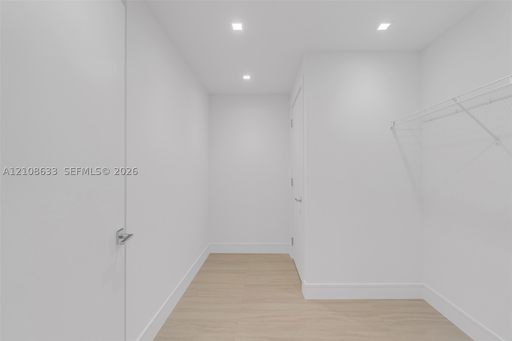 2411 Laguna Circle #2209+DEN, North Miami FL 33181