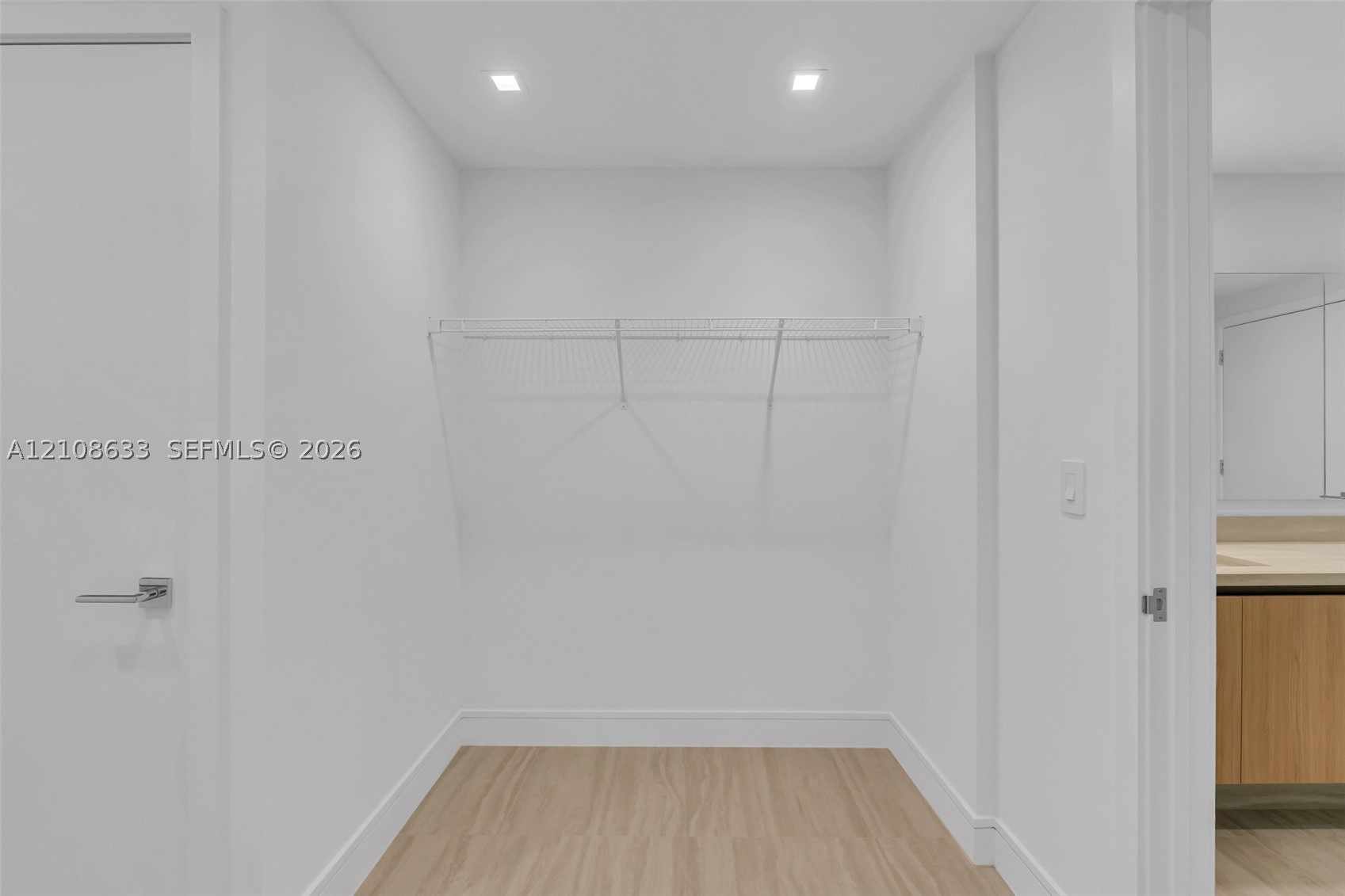 2411 Laguna Circle #2209+DEN, North Miami FL 33181