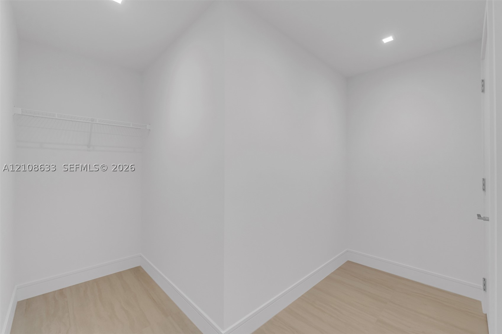 2411 Laguna Circle #2209+DEN, North Miami FL 33181