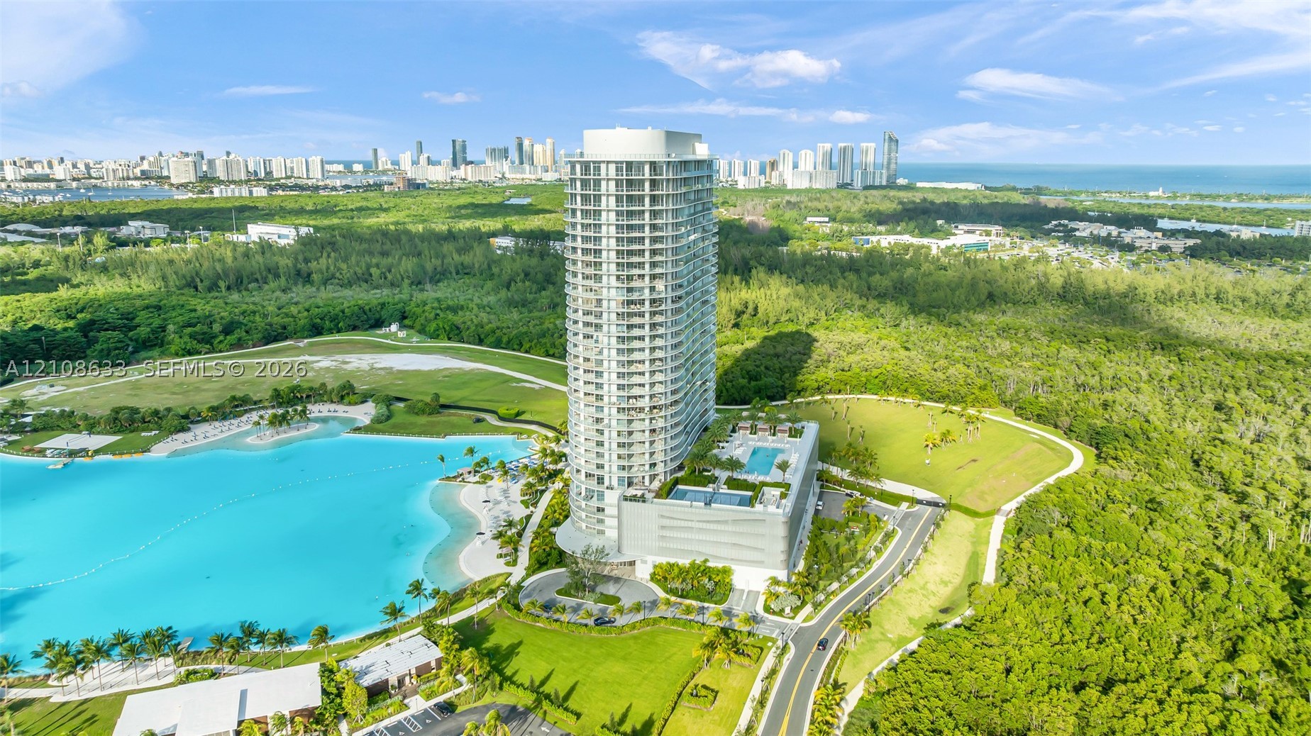 2411 Laguna Circle #2209+DEN, North Miami FL 33181