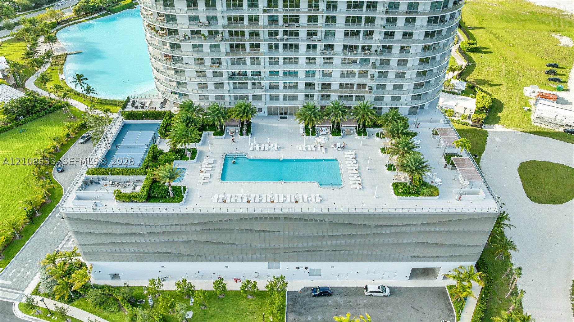 2411 Laguna Circle #2209+DEN, North Miami FL 33181