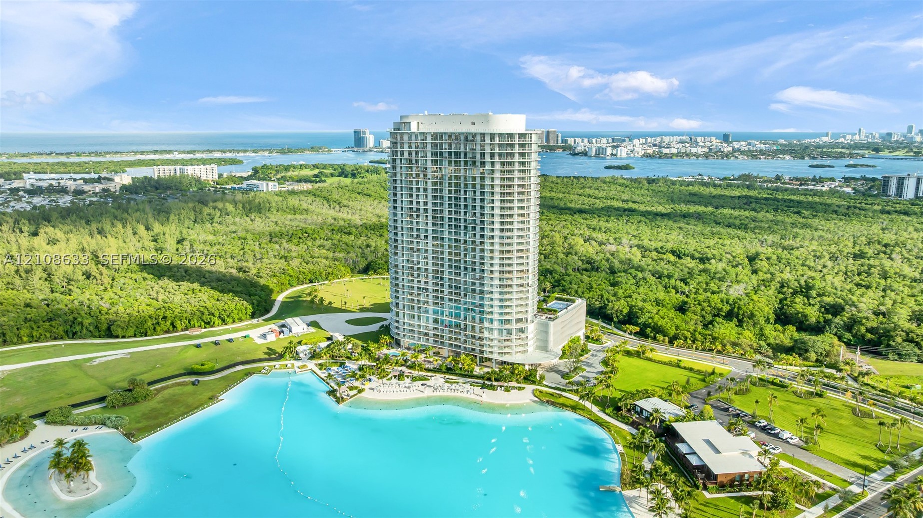 2411 Laguna Circle #2209+DEN, North Miami FL 33181