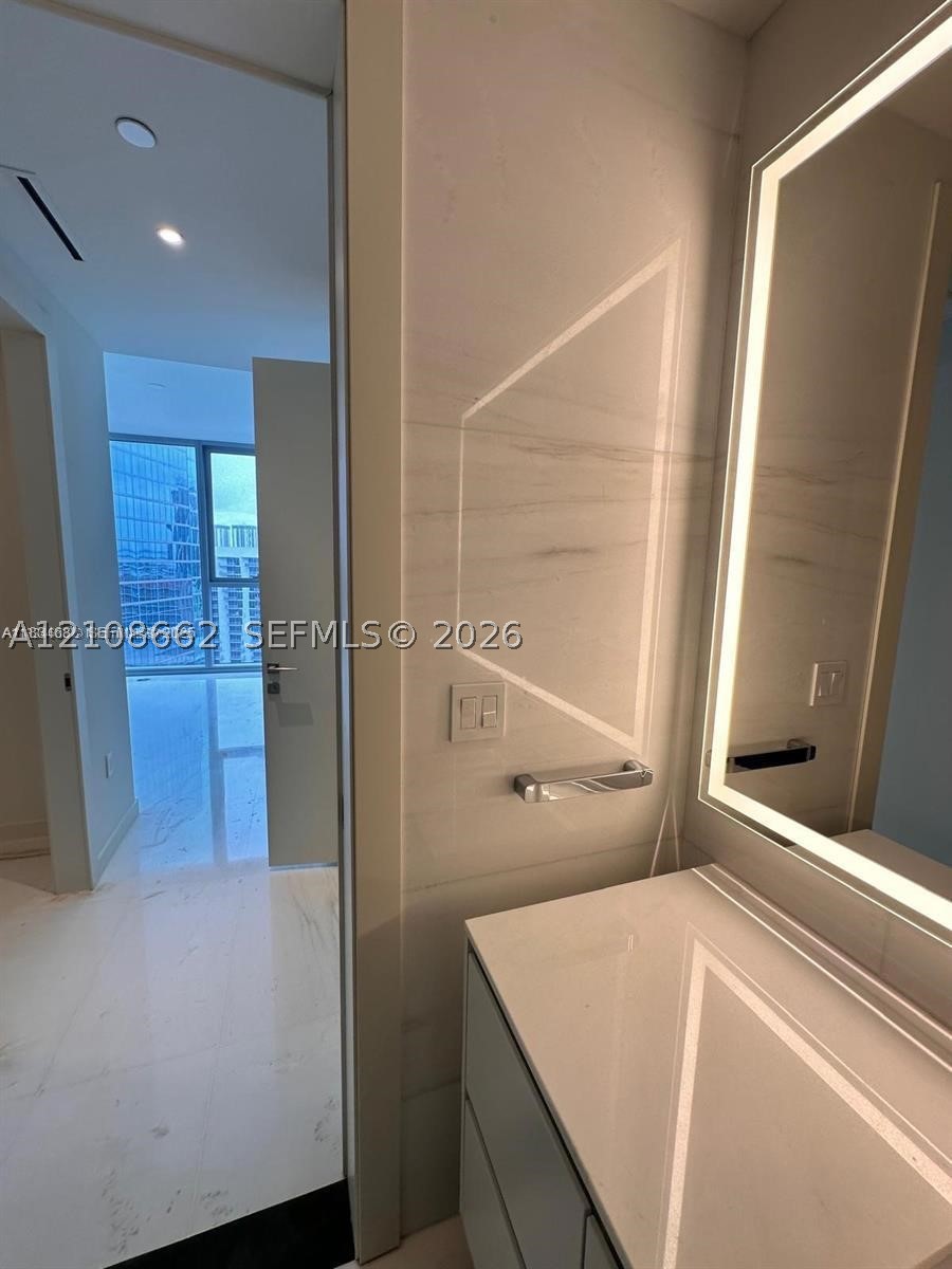 300 Biscayne Boulevard #2709W, Miami FL 33131
