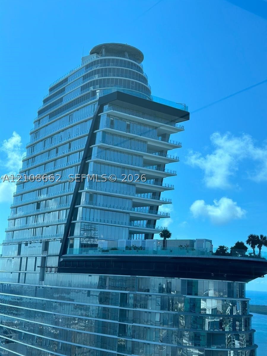 300 Biscayne Boulevard #2709W, Miami FL 33131