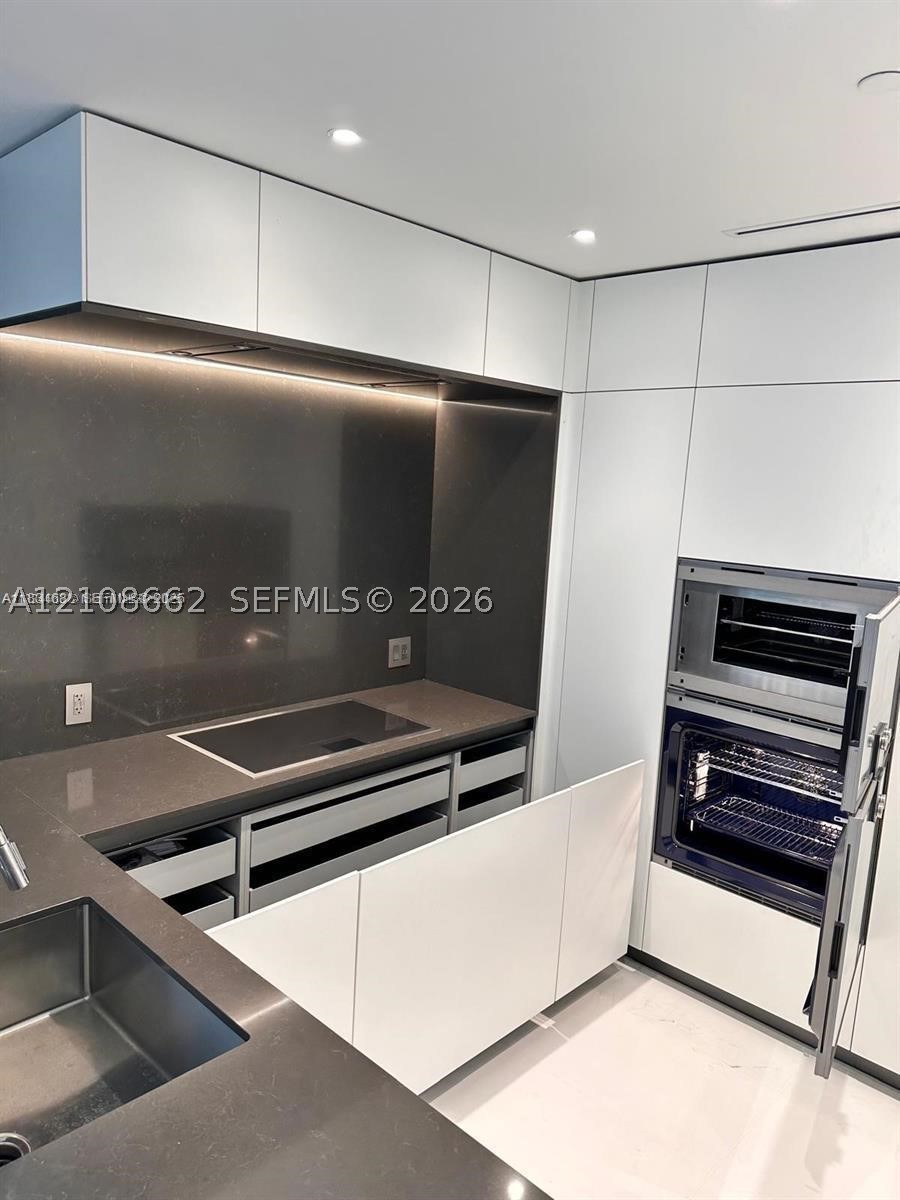 300 Biscayne Boulevard #2709W, Miami FL 33131
