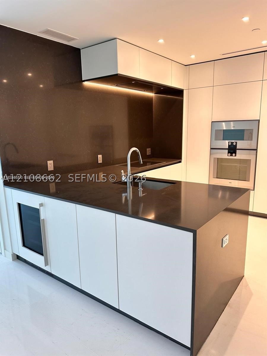 300 Biscayne Boulevard #2709W, Miami FL 33131