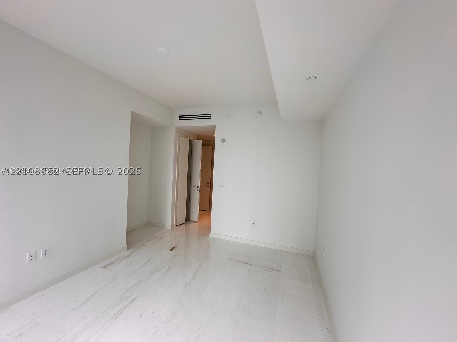 300 Biscayne Boulevard #2709W, Miami FL 33131