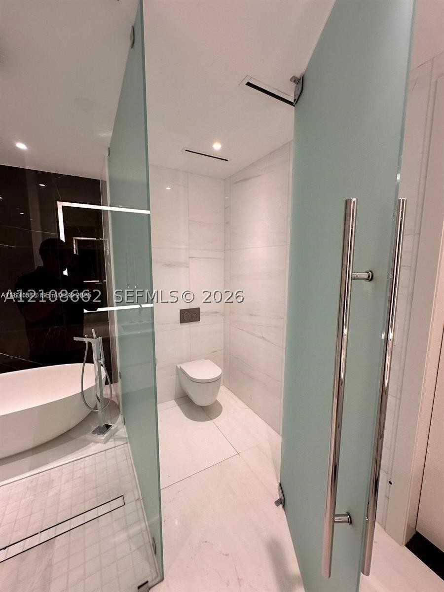 300 Biscayne Boulevard #2709W, Miami FL 33131
