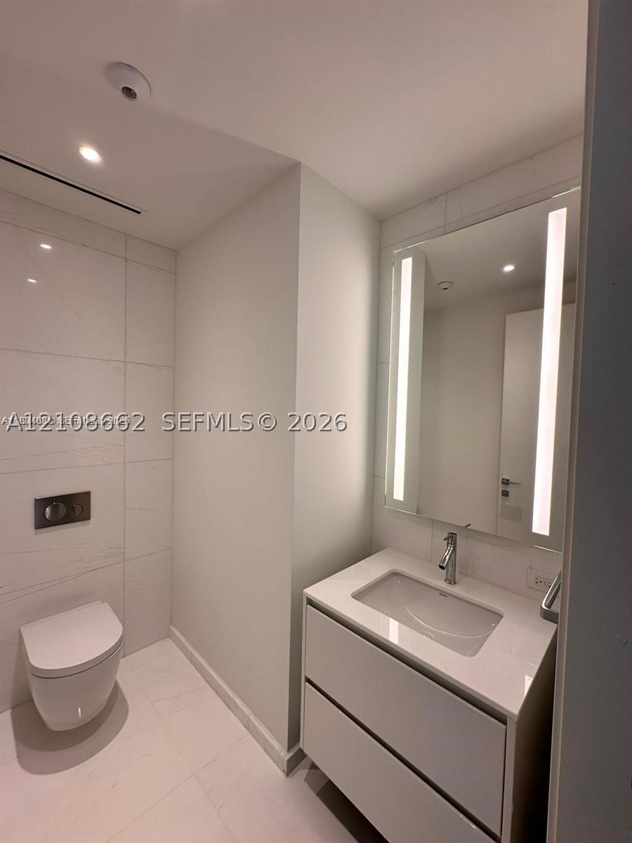 300 Biscayne Boulevard #2709W, Miami FL 33131