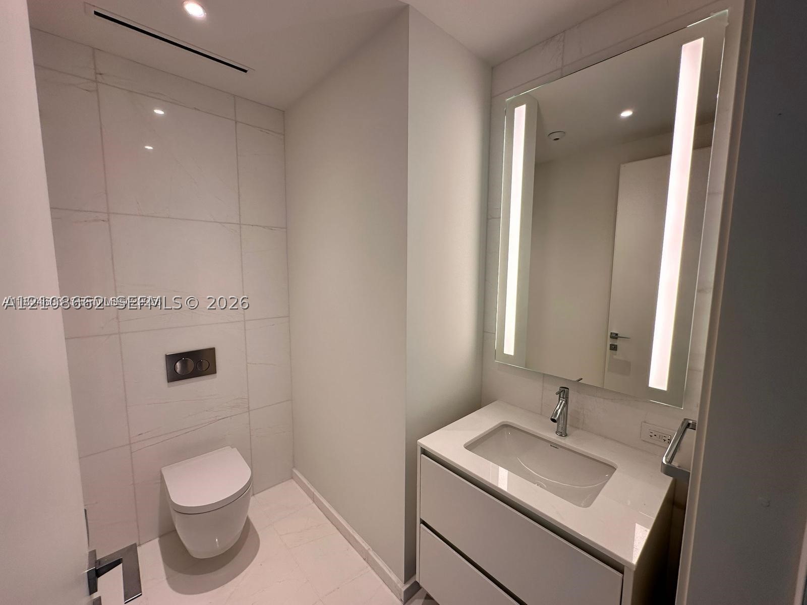 300 Biscayne Boulevard #2709W, Miami FL 33131