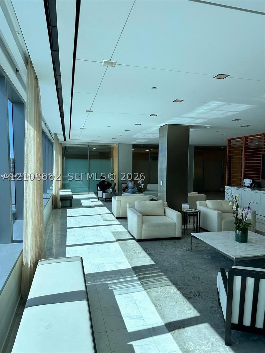 300 Biscayne Boulevard #2709W, Miami FL 33131