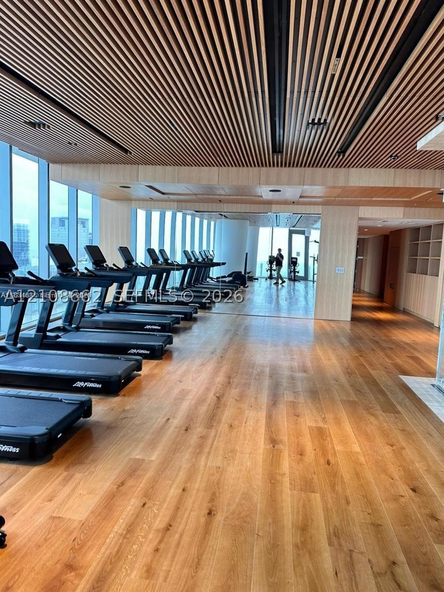 300 Biscayne Boulevard #2709W, Miami FL 33131