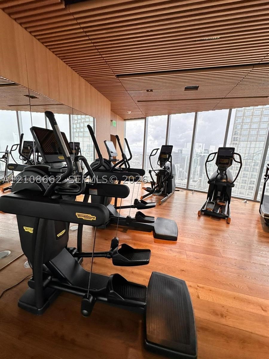 300 Biscayne Boulevard #2709W, Miami FL 33131